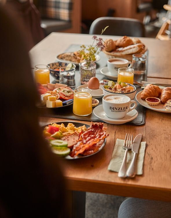 Gedeckter Frühstückstisch in der Tirol Lodge Ellmau